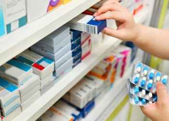 Farmacistët kërkojnë rregulla: Të ndalohen shitjet e barnave nga jo-farmacistë, të vendoset kriter për distancën mes farmacive.