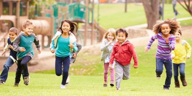 Fëmijët në Britani po kalojnë 50% më pak kohë në natyrë në krahasim me 10 vjet më parë.