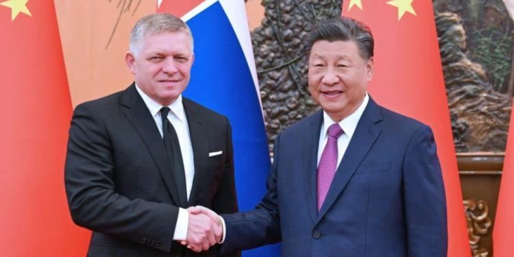 Fico, i vetmi lider i BE-së në Kinë, reagon Komisioni Evropian: Ai nuk na përfaqësoi!