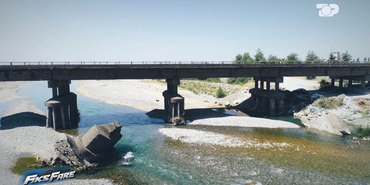 Fiks Fare: Shkatërrimi i pakontrolluar në lumin Mat, një krim mjedisor që i kushton buxhetit miliona euro.