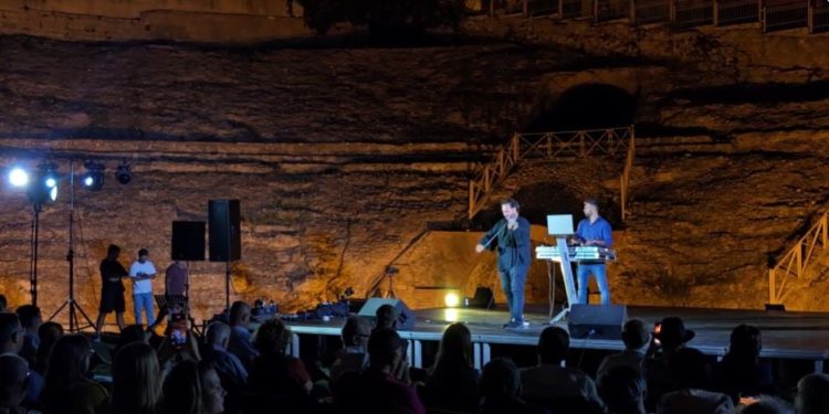 Foto dhe muzikë: Ekspozita e fotografit italian Fabrizio Loiacono në Amfiteatrin e Durrësit