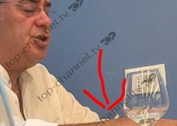 Foto me cigare në ambiente të mbyllura, ministrja e Brendshme Albana Koçiu shkëput zv.ministrin nga detyra.