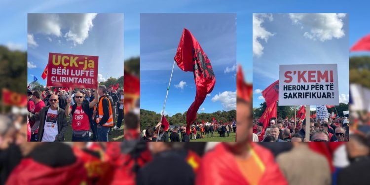 Fotolajm/ Haga vishet me ngjyrat kuqezi, mijëra shqiptarë protestojnë në mbështetje të liderëve të UÇK-së: Lironi çlirimtarët, nuk kemi heronj për të sakrifikuar.