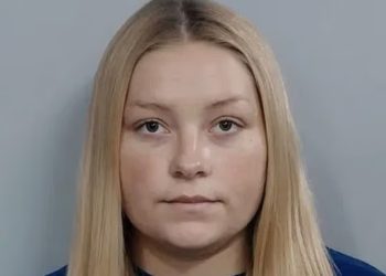 Fotot/ Ngjarje tragjike! Modelja lind foshnjën dhe e fsheh në dollap, e vendos në qese të zezë…