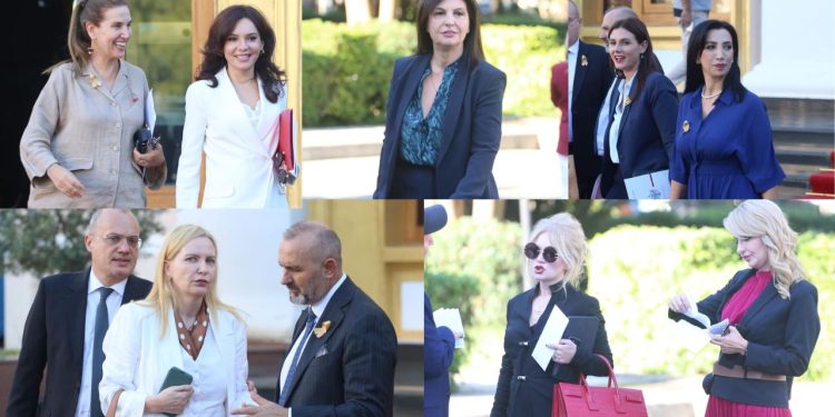 Fotot/ Topalli në Kuvend me '500 mijë euro' nga dasma, Mesila Doda mes dy ish-ministrave të PS. Çfarë nuk u pa nga seanca e shkurtër që zgjati më pak se 5 minuta