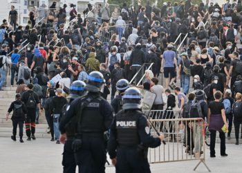 Franca në krizë: Protestat "Blloko Gjithçka" paralizojnë vendin, protestuesit të ashpër me qeverinë