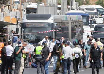 Gjakosje në një stacion autobusi në Jeruzalem: Ushtria izraelite njofton shkatërrimin e shtëpive të autorëve të ngjarjes që morën 6 jetë.