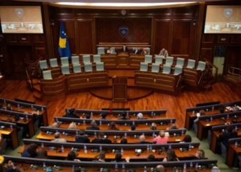 Gjykata Kushtetuese në Kosovë ndalon Kuvendin të formojë qeverinë e re deri më 30 shtator