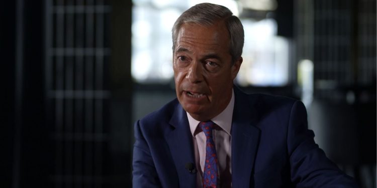 Gratë që kërkojnë azil do të kthehen sërish te talebanët në Afganistan? Farage: Ata që kalojnë Kanalin Angleze do të ndalohen.