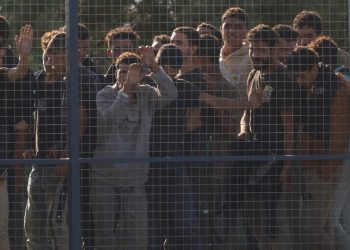 Greqia miraton një ligj të ashpër për azilkërkuesit e refuzuar, me burgim deri në 5 vjet dhe gjoba për ata që nuk e respektojnë largimin.