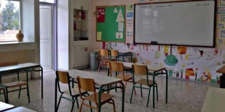 Greqia përballë një krize të rëndë demografike: mbi 700 shkolla të mbyllura dhe 150,000 nxënës më pak krahasuar me 2019-n.