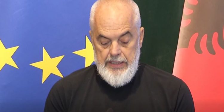 “Harxho, shpërdoro, dridh zinxhirin”: Rama sulmon menaxhimin e rrjetit të ujit, thotë se qytetarët duan ujë, jo decentralizim në rubinet.