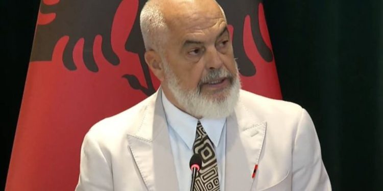 Regjisori Dhimitër Anagnosti u nda nga jeta/ Rama: Lamtumirë baba i kinemasë shqiptare