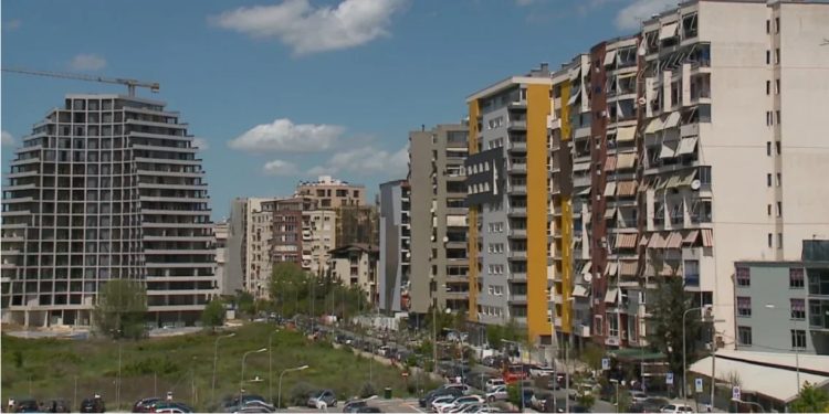 A ia vlen të investosh në blerjen e pronave? Tregu mund ta ketë arritur kulmin