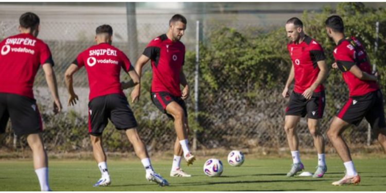 Kuqezinjtë e Kombëtares zhvillojnë seancën e parë stërvitore në kampin stërvitor në Malaga