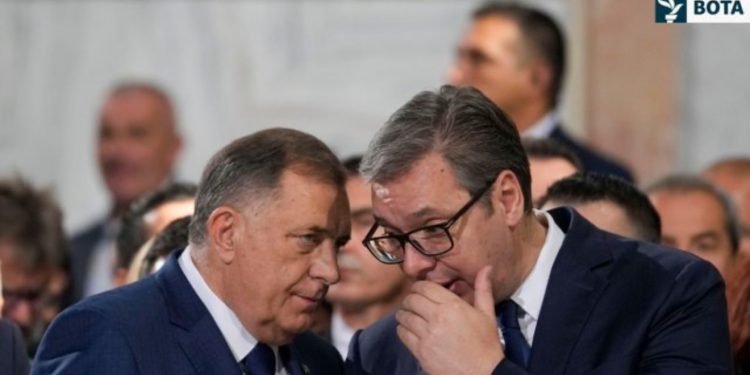 Analiza: Dodik e Vuçiç përsëri kërkojnë “shpëtim” në Moskë