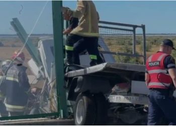Shkaktoi aksidentin me dy viktima në aksin Levan-Vlorë, vihet në pranga shoferja italiane