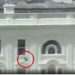 VIDEO/ Një person hedh një objekt nga dritarja e Shtëpisë së Bardhë, pamjet bëhen virale! Përdoruesit e mediave sociale nisin spekulimet