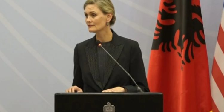 E ngarkuara me punë e SHBA në Tiranë, takime në Kryesinë e Kuvendit, nuk dihet arsyeja