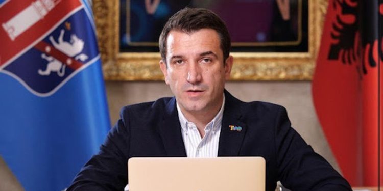 “Tim bir nuk e shoqëroj dot në klasën e parë”, Veliaj mesazh nxënësve për vitin e ri shkollor: Një urim, një ndjesë dhe tre këshilla