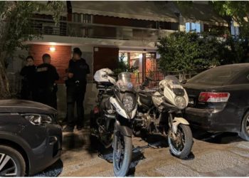 Ngjarje e rëndë në Greqi/ Burrë e grua gjenden të vdekur brenda banesës