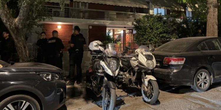 Ngjarje e rëndë në Greqi/ Burrë e grua gjenden të vdekur brenda banesës