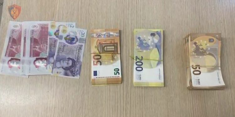 EMRAT/ Merrnin 20-35 mijë dollarë me premtimin se do i dërgonin në Kanada e SHBA, goditet rrjeti i kontrabandës së qenieve njerëzore