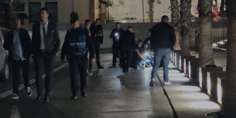 Tritol pranë hotelit të Vangjush Dakos