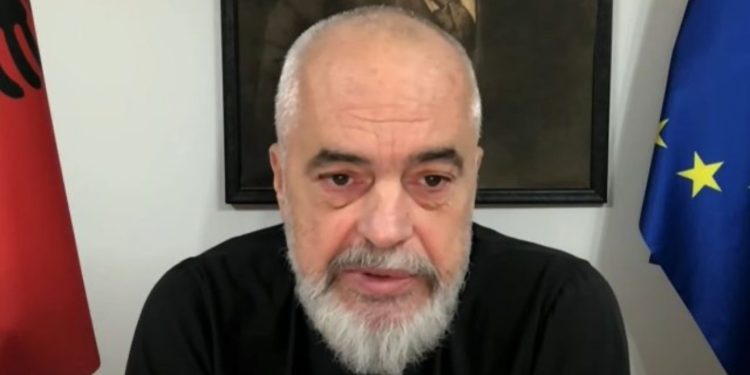 “Janë pjesë e një mozaiku të gjerë gënjeshtrash”/ Rama për radion britanike: Deklarata e Farage për të burgosurit shqiptarë është marrëzi