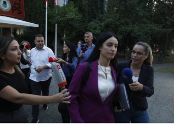 Debatet/ Kush është këshilltari socialist që bëri rezistencë për të firmosur për shkarkimin e Veliajt