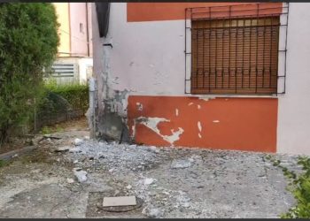 VIDEO/ Iu vendos tritoli, ja çfarë ka lënë pas shpërthimi në banesën e të dashurës së Laert Haxhisë