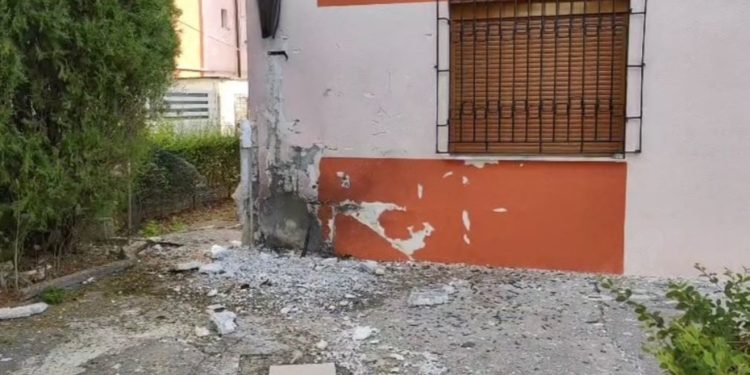 VIDEO/ Iu vendos tritoli, ja çfarë ka lënë pas shpërthimi në banesën e të dashurës së Laert Haxhisë