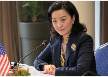 U shkarkua nga DASH, ish-ambasadorja amerikane në Shqipëri, Yuri Kim nis punë të re. Ja fijet që e lidhin kompaninë me Shqipërinë