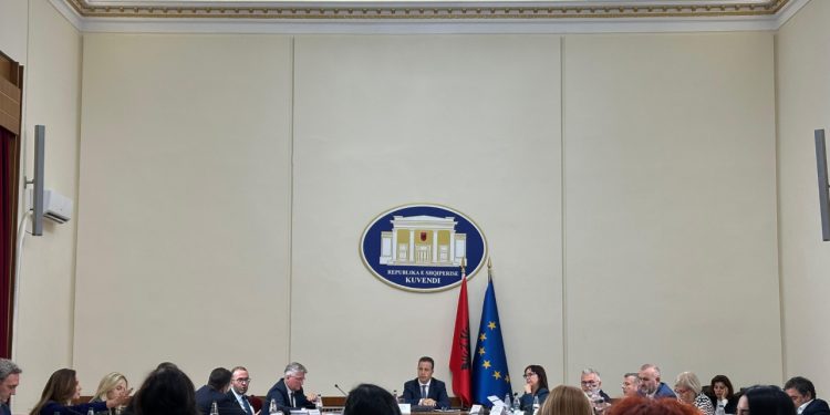 Zbardhen debatet nga mbledhja e Konferencës së Kryetarëve/ Gjekmarkaj: Opozitës ja keni zvogëluar hapësirat. Tabaku: Të përsëritet seanca e 12 shtatorit