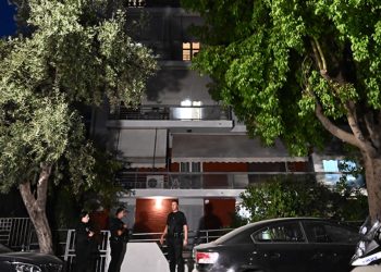 Informacione të reja mbi vdekjen e çiftit të moshuar në Athinë: Dyshohet se burri vrau gruan dhe më pas ia dha fund jetës, të dy kishin plagë nga zjarri.