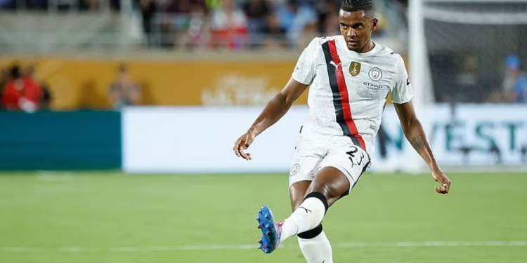 Interi bën një blerje dhe një shitje në ditën e fundit të merkatos, siguron mbrojtësin e Cityt, ndërsa Pavard drejtohet për në Marsejë.