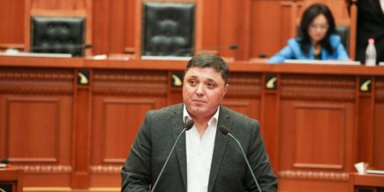 Ish-deputeti i PD-së nuk siguroi një vend në Kuvend, por i bashkohet ekipit të Presidentes Osmani! Ja çfarë pozite do të mbajë.