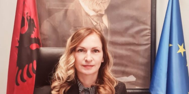 Ish-zëvendësministrja e Financave, Adela Xhemali, kandidon për pozitën e Drejtoreshës së Përgjithshme të AMF-së.