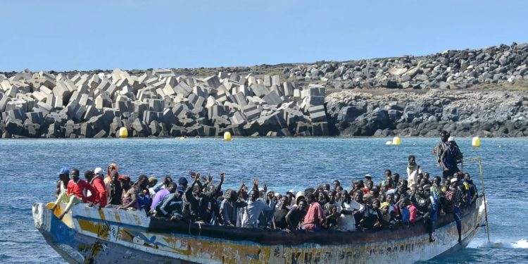 Ishte nisur një anije drejt Ishujve Kanarie, ku humbën jetën 70 persona! Qindra të pranishëm në bord, të mbijetuarit: Na sulmuan.