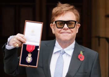 Iu nënshtrua një operacioni, kërkesa e çuditshme e Sir Elton John befasoi mjekun: I thashë se…