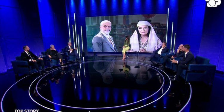 Ja momenti i qeshur: Klosi i përgjigjet Dumës në Top Story për Debatin e Diellës që ngjall interes në Shqipëri.