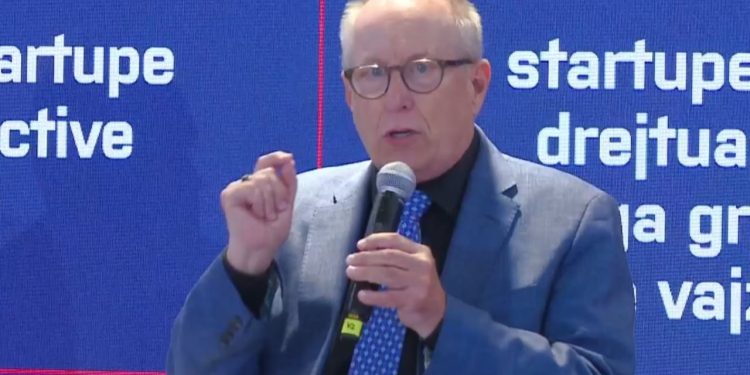 "Ju nuk jeni një vend normal”/ Profesori William Barnet ironizon Ramën: Edhe ti nuk je normal, është një gjë pozitive.