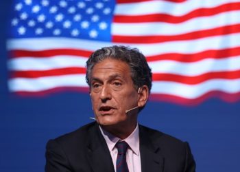 “Kam shumë për të ndarë” / Ish-ndihmësekretar amerikan i Shtetit: Do të jap dëshmi në mbrojtje të Thaçit