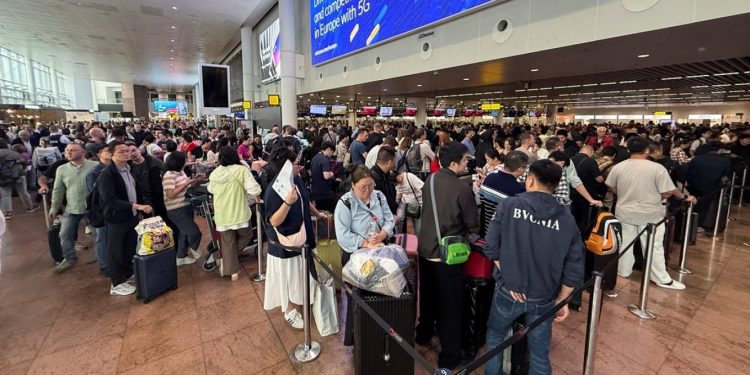 Kaos në aeroportet evropiane pas një sulmi informatik, gjysma e fluturimeve të anuluara.