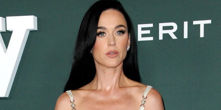 Katy Perry komentoi ndarjen nga Orlando Bloom: “Ne festojmë arritjet dhe reflektojmë mbi humbjet”