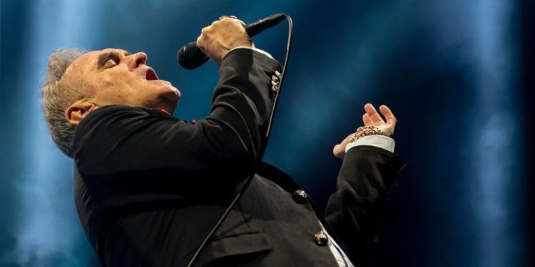 Këngëtari i njohur, Morrissey, tërheq koncertet pas kërcënimit me vdekje.