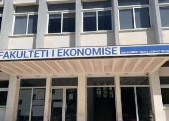 Kërkesat për arsimin e lartë në Vlorë janë rritur, me një 10% më shumë regjistrime. Njoftohen risi dhe bashkëpunim me Universitetin e Barit.