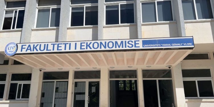 Kërkesat për arsimin e lartë në Vlorë janë rritur, me një 10% më shumë regjistrime. Njoftohen risi dhe bashkëpunim me Universitetin e Barit.