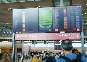 Kibernetikë goditje që ndërpreu funksionimin e aeroportet evropiane, anulimet e fluturimeve do të vazhdojnë edhe nesër, ja cilat preken.