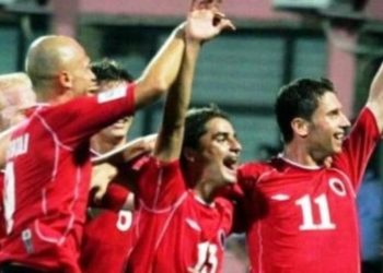 Kjo është Greqia 21 vjet më parë: Ku ndodhen sot heronjtë kuqezi që bënë histori me kampionët e Europës?